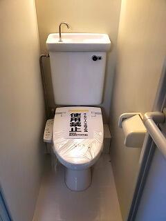 ☆トイレは温水洗浄機能付き暖房便座☆