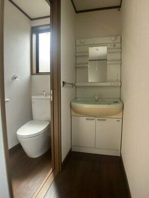 2階に洗面化粧台とトイレがあると便利ですよね