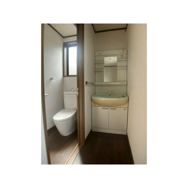 2階に洗面化粧台とトイレがあると便利ですよね