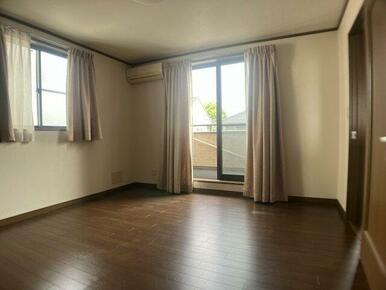 広々とした2階洋室です