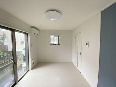 ２面採光の洋室6.7帖※前回募集時に撮影