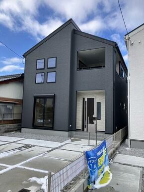 日を重ねるごとにこの佇まいに愛着が湧いてきそう（1号棟）