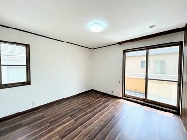 2階南東側洋室　約8帖