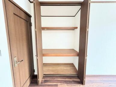 2階南西側洋室 約6帖