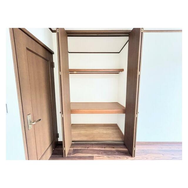 2階南西側洋室 約6帖