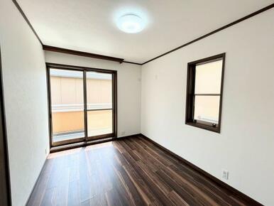 2階南西側洋室　約6帖