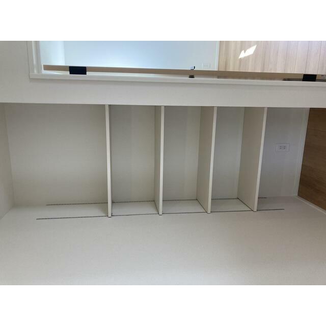 【２号棟】２階階段横のパントリー。階段横のデッドスペースを有効活用♪便利な収納