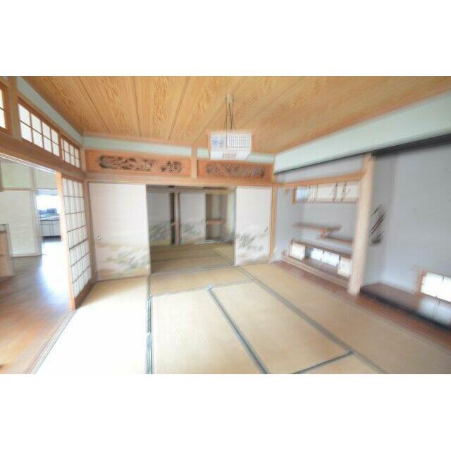 和室ならではの温かな和の空間で寛ぎの時間を過ごせます