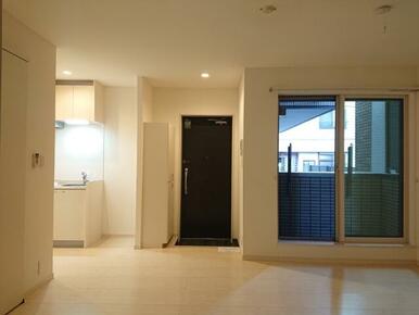 別角度から見た室内です★