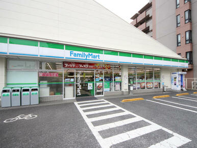 ファミリーマート東久留米本町店