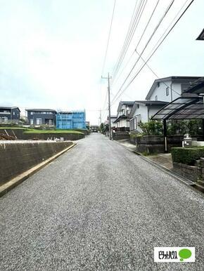 全面道路も広いので駐車も安心です