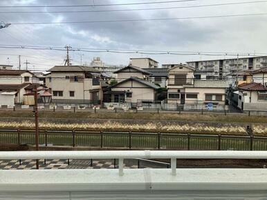 忙しくても一日に一度は外の眺めを見ながらリラックスタイムを（1号棟）