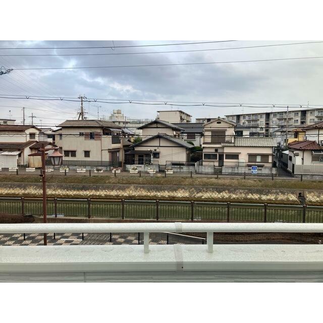 忙しくても一日に一度は外の眺めを見ながらリラックスタイムを（1号棟）