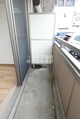 バルコニーがあるので洗濯物を太陽の下で干すことができます♪