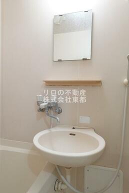 洗面ボウルと鏡もございます☆
