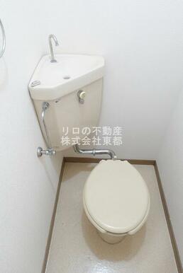 白基調で清潔感のあるトイレです♪