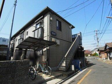 積水ハウス施工の耐震性に優れた軽量鉄骨造の単身賃貸住宅です。全戸南向きで陽当たり良好！！