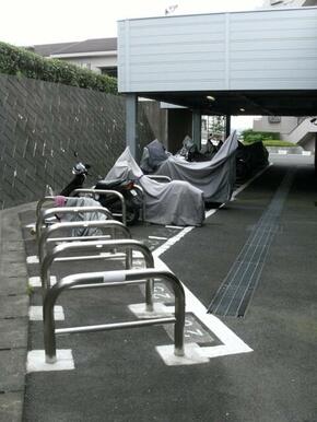 バイク置場、月額2200～3300円（税別）
