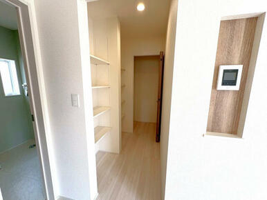 収納・可動棚4段のあるパントリー（6号棟）