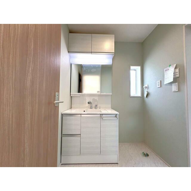 吊戸付洗面化粧台（6号棟）