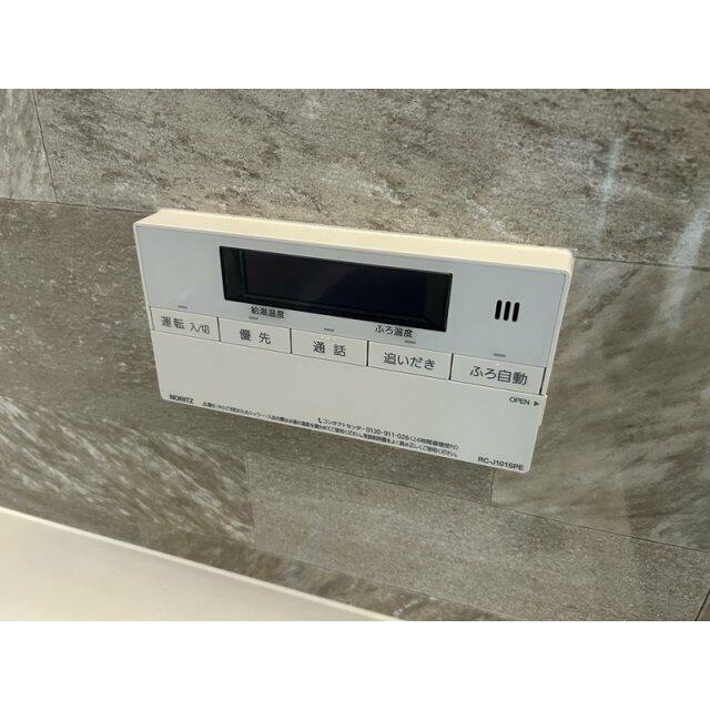 浴室側の給湯機用リモコンです