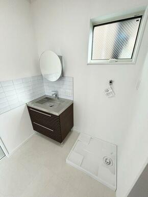 デザインにこだわった洗面台で、毎日の身繕いが楽しくなります