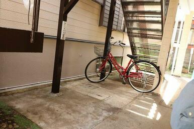 駐輪場です。バイクは125ccまで置くことができます。