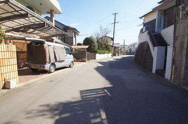 前面道路です