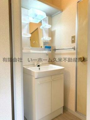 独立洗面台、朝の身支度には欠かせません