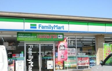 ファミリーマート伊勢竹ケ鼻町店