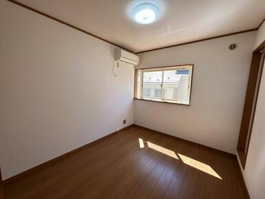 洋室　約5.3帖(2)