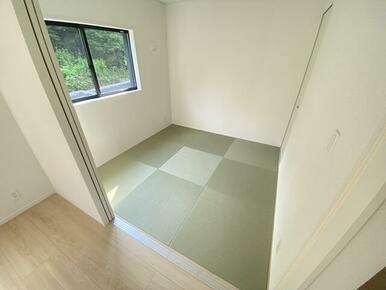 リビングの横には和室があります。 和室はお子様のお昼寝や遊ぶスペースにもちょうどいいです☆