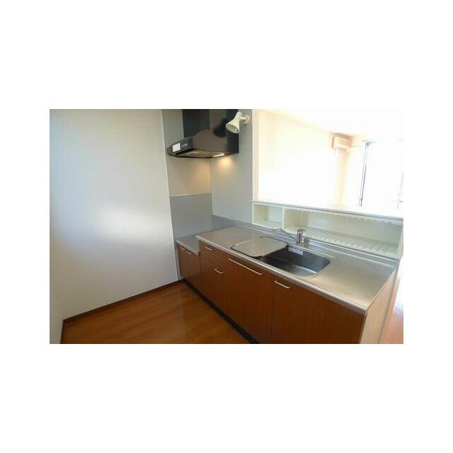 カウンターにタブレット・スマホを置いて、音楽を楽しんだりレシピ動画を確認したりしながらの料理が可能…