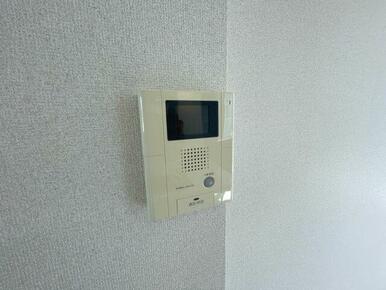 来訪者を声と映像で確認できて安心なモニター付ドアホン♪今や安心・安全生活には必須のアイテムのひとつ…