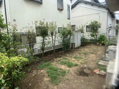 広めのお庭です♪ガーデニング、家庭菜園、バーベキュー等楽しめますね！