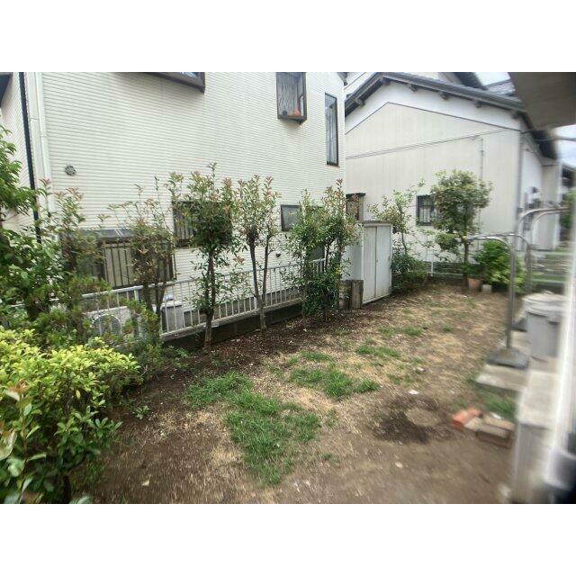 広めのお庭です♪ガーデニング、家庭菜園、バーベキュー等楽しめますね！