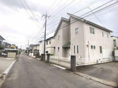 前面道路含む現地写真です