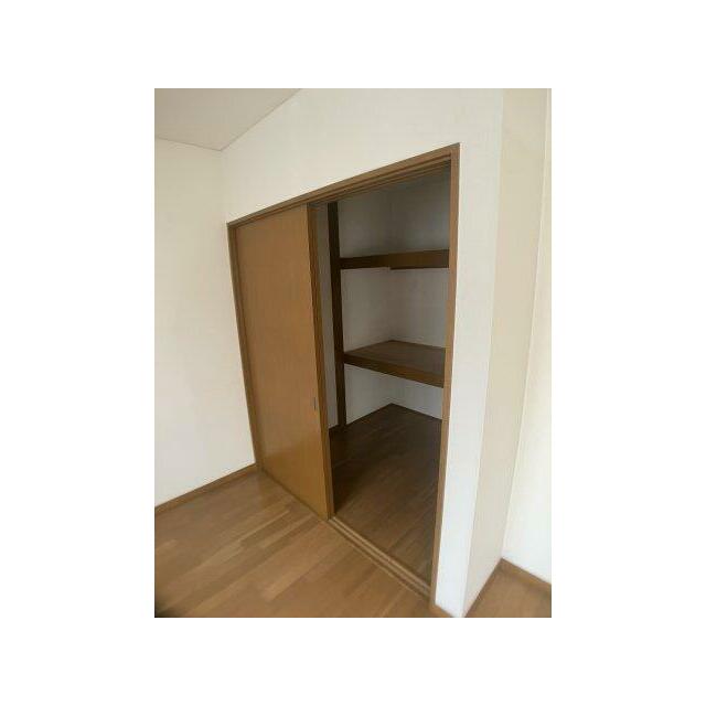 納戸にたっぷり収納できますね