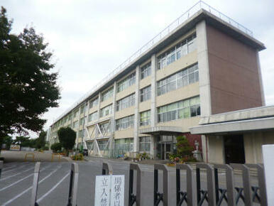 雀宮中央小学校　622ｍ/徒歩8分、車2分
