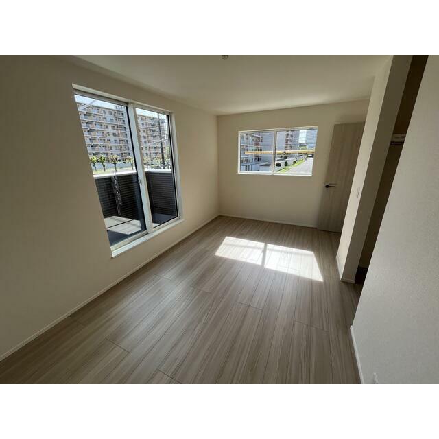 主寝室、WICあり。日当たりも良好です♪