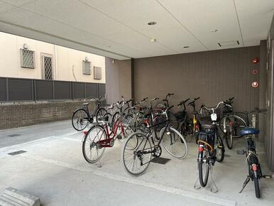 屋根付きの自転車置き場