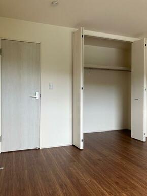 お持ちの家具の配置を考えると洋室のお部屋が暮らしやすいという方に（2号棟）