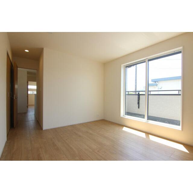 収納付き全居室なのでとても便利な仕様です♪お洋服がたくさんのご家族も安心です☆