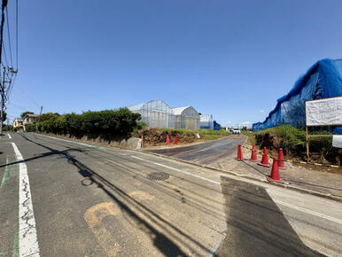 【前面道路含む現地土地写真】