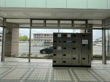 忙しい日々を支える宅配ボックスを完備。留守中でも荷物の受け取りが可能なため、ライフスタイルに柔軟に