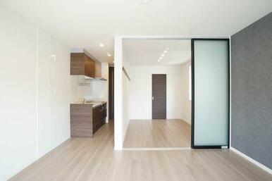 スライディングスクリーンで仕切ることが可能です