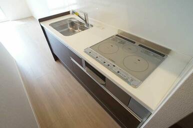 キッチンはＩＨコンロでございます