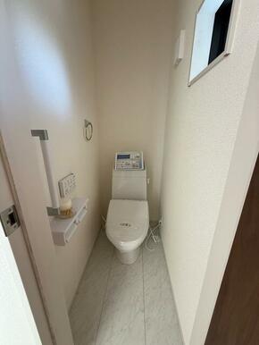 体調不良時や将来のことを考えれば手すり付きはとっても便利（1号棟）