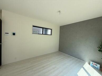 洋室はファッションを楽しむようにラグや家具とコーディネートしたい（1号棟）