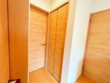 「２階廊下」クローゼット設置しております。